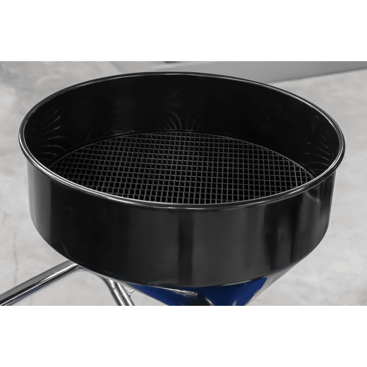 Air Discharge Mobile Oil Drainer 110L - Image 5