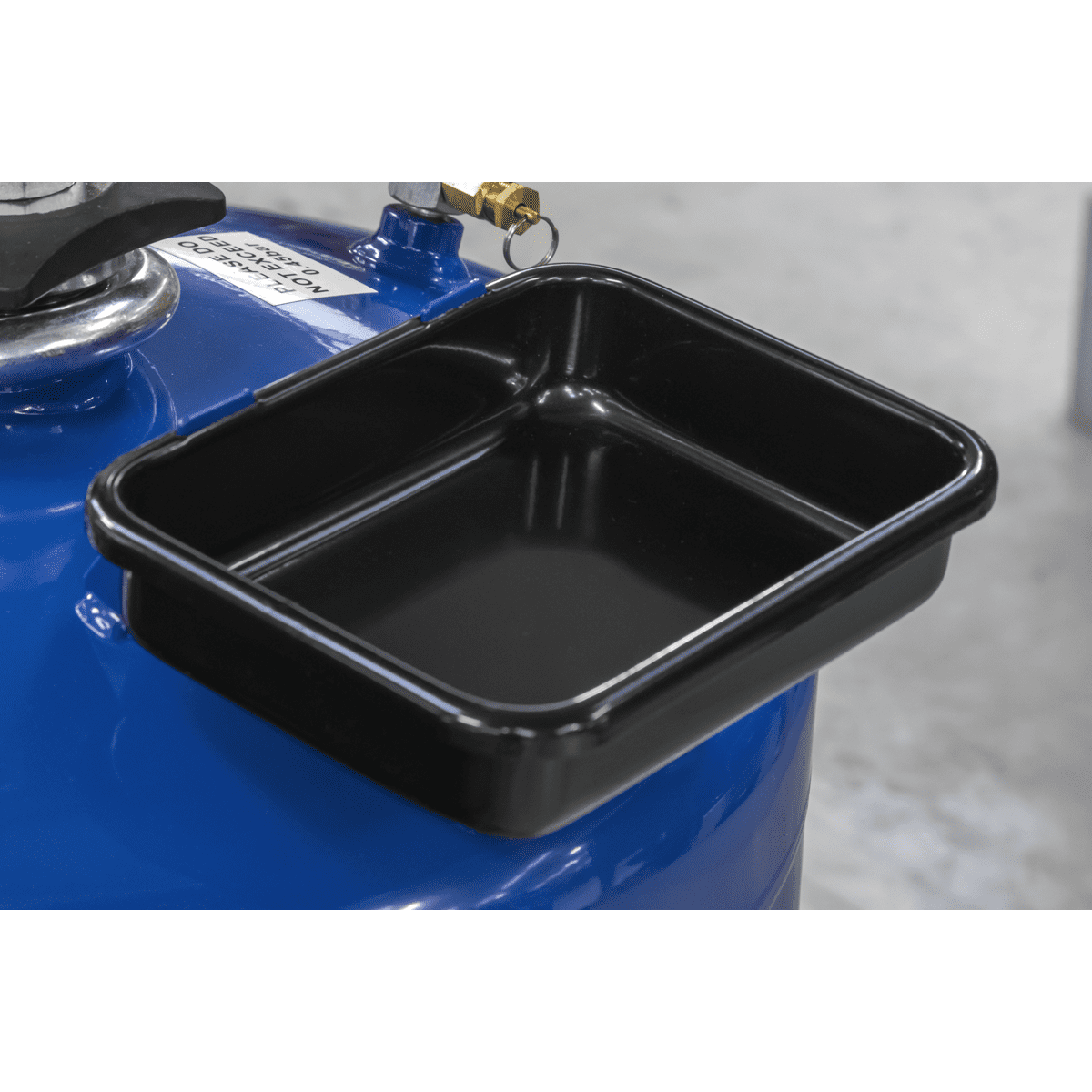 Air Discharge Mobile Oil Drainer 110L - Image 6