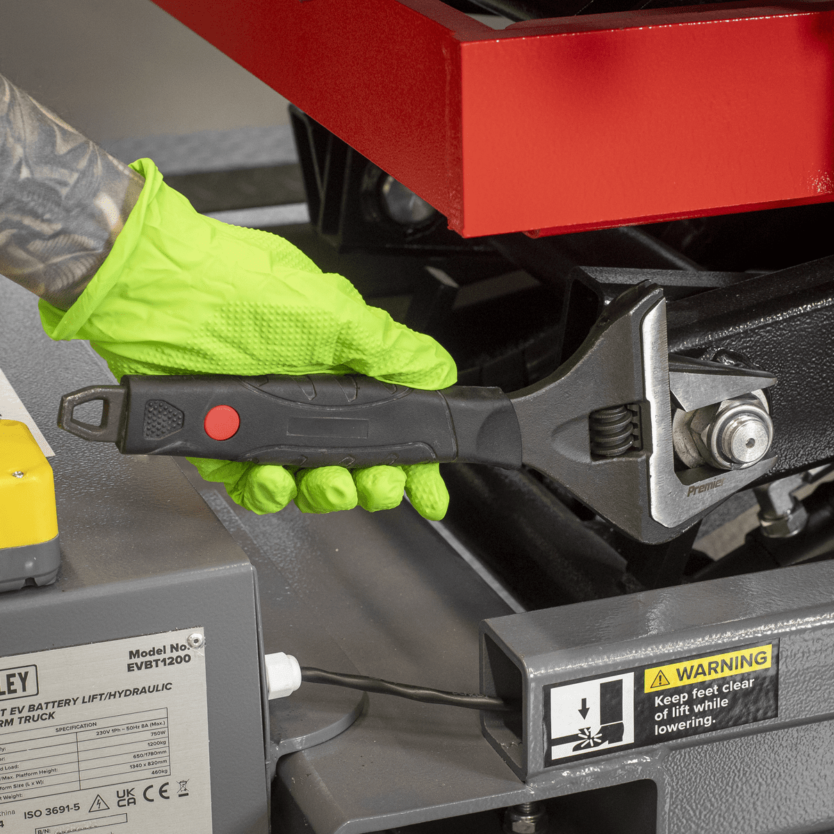 Premier Adjustable Wide Jaw Wrench 250mm - Image 4