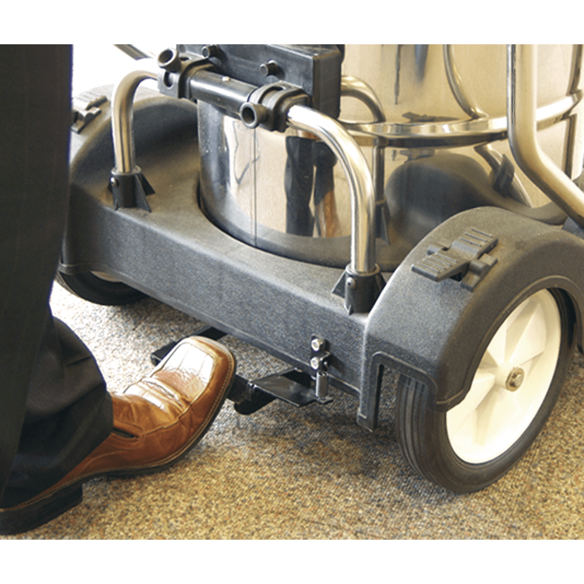Industrial Vacuum Cleaner Wet & Dry Stainless Steel Drum with Swivel Emptying 77L 2400W - Image 2