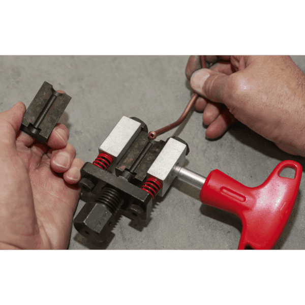 On-Vehicle Brake Pipe Flaring Tool