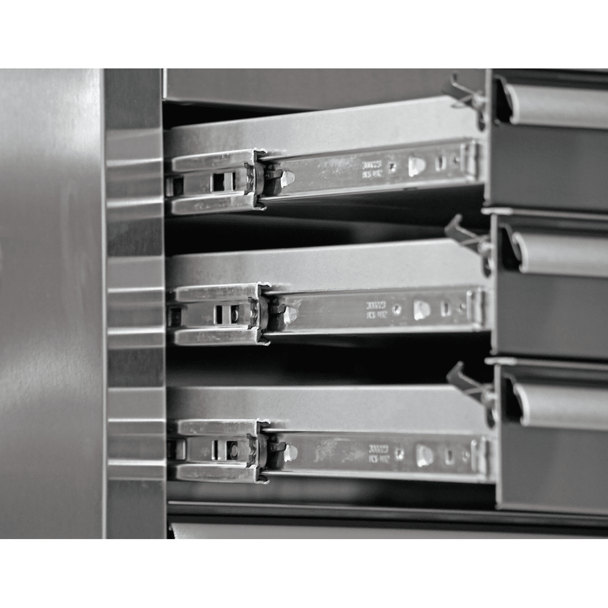 Premier™ Heavy-Duty Extra-Wide Rollcab 11 Drawer 1055mm - Stainless Steel - Image 6