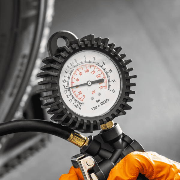 Tyre Inflator with Clip-On Connector