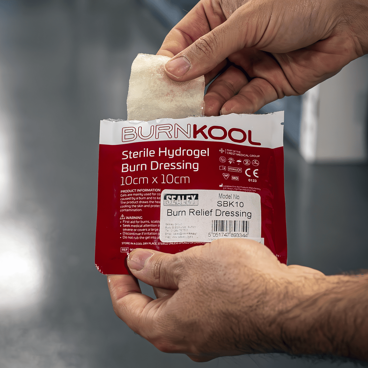 Burn Relief Dressing 100 x 100mm - Image 4