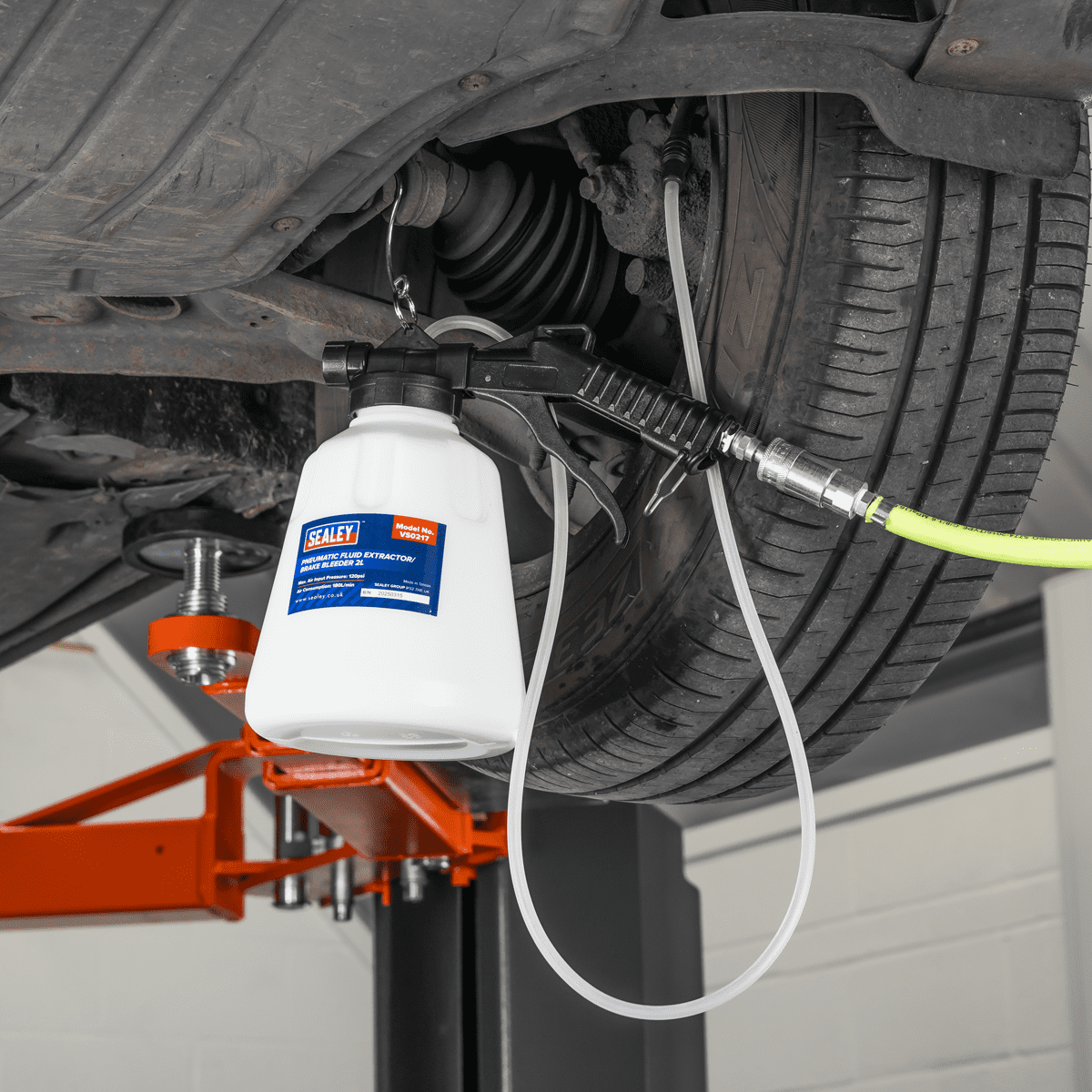 Pneumatic Fluid Extractor/Brake Bleeder 2L - Image 3
