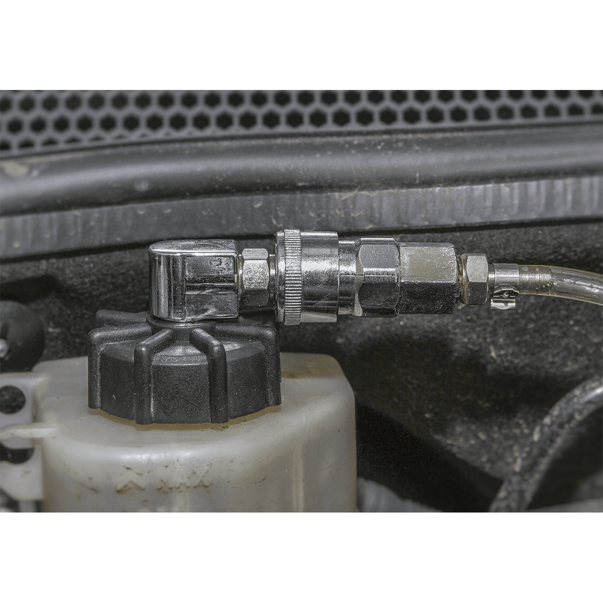 Pneumatic Brake & Clutch Bleeder 1.5L - Image 4