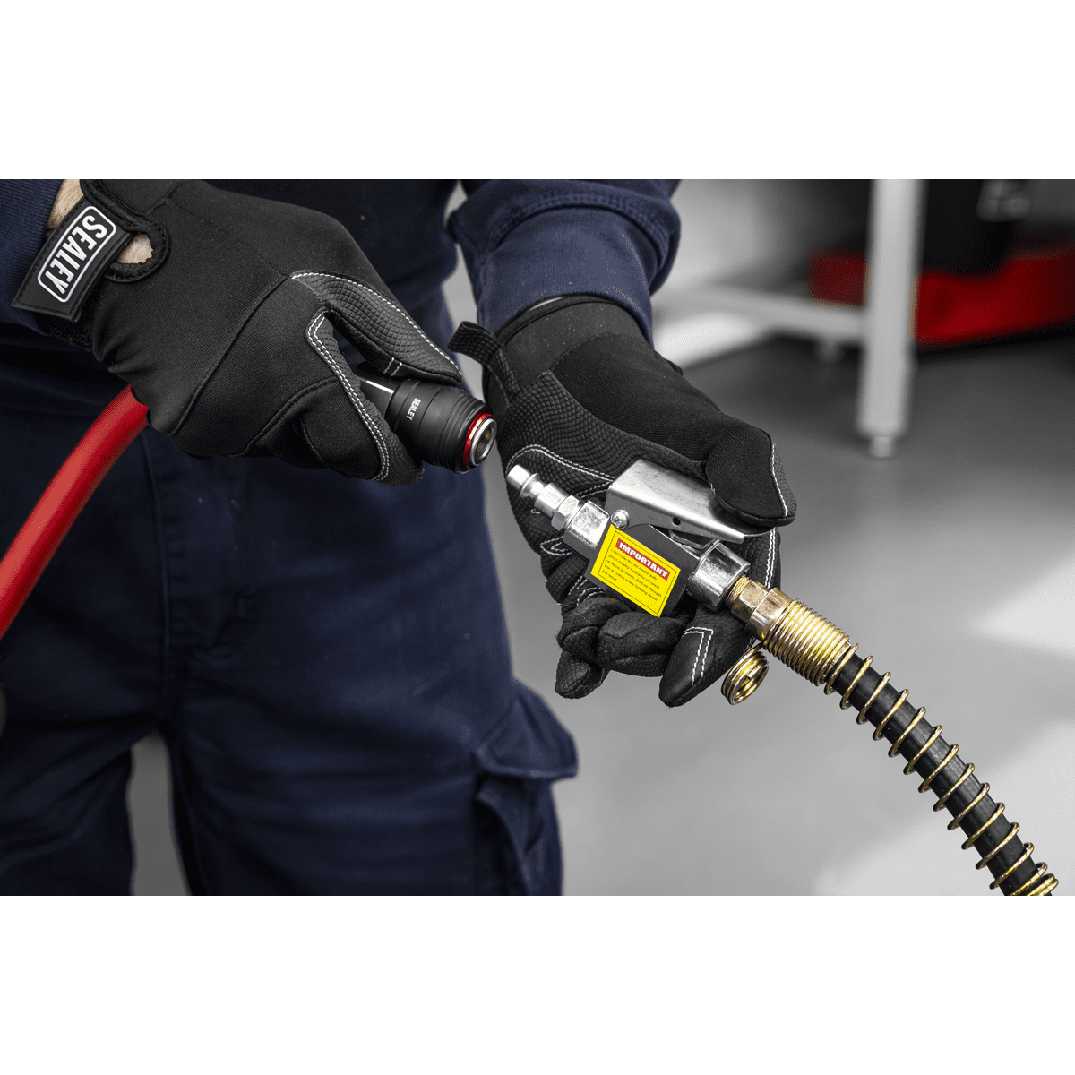 Viking Professional Long Reach Air/Manual Operation Trolley Jack with Rocket Lift 10 Tonne - Image 6