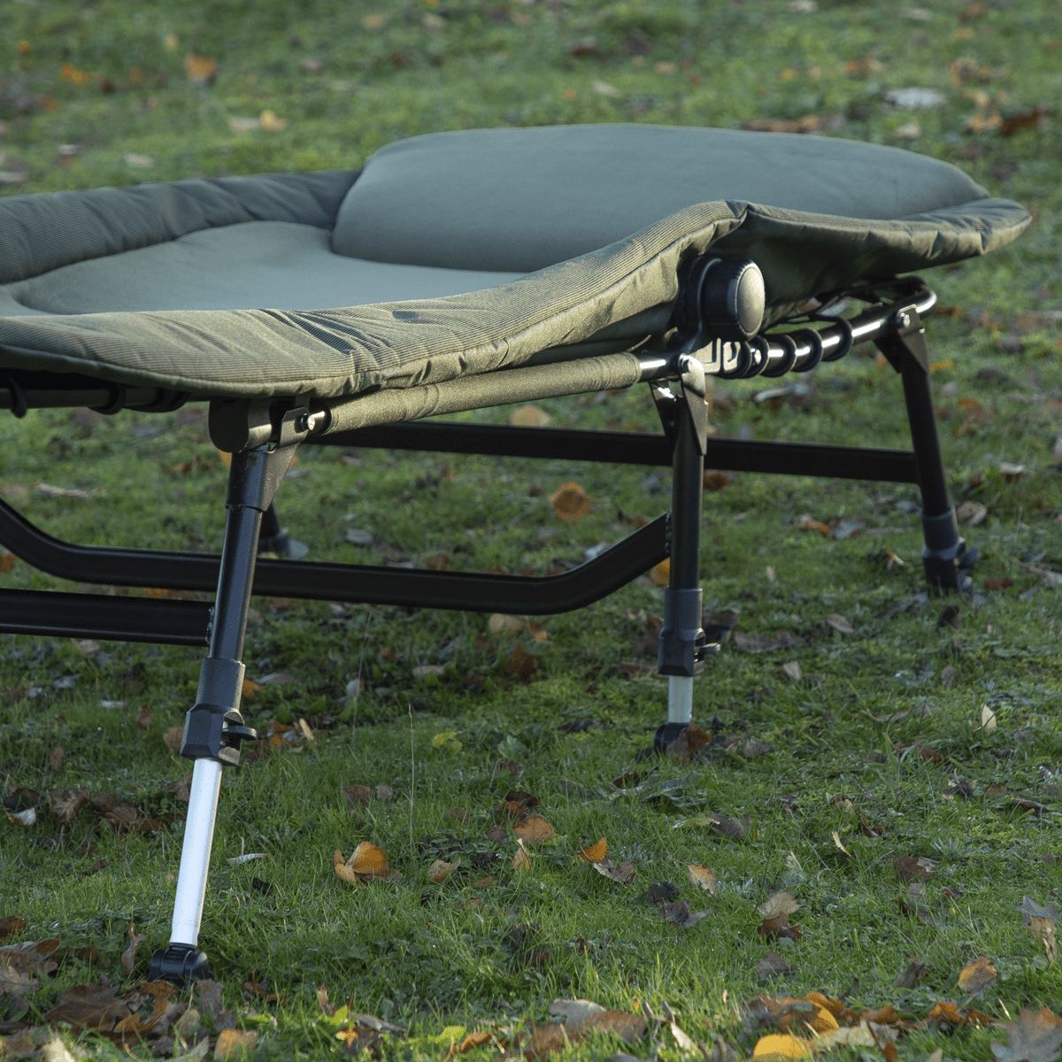 Dellonda Adjustable Bedchair with Fleece Mattress & Pillow - Image 3