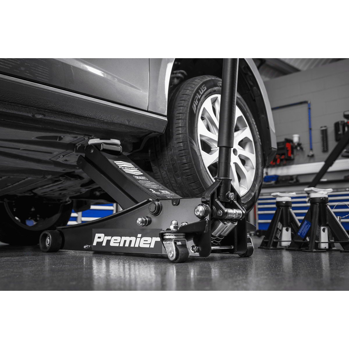 Premier Low Profile Trolley Jack with Rocket Lift 3 Tonne - Black - Image 6