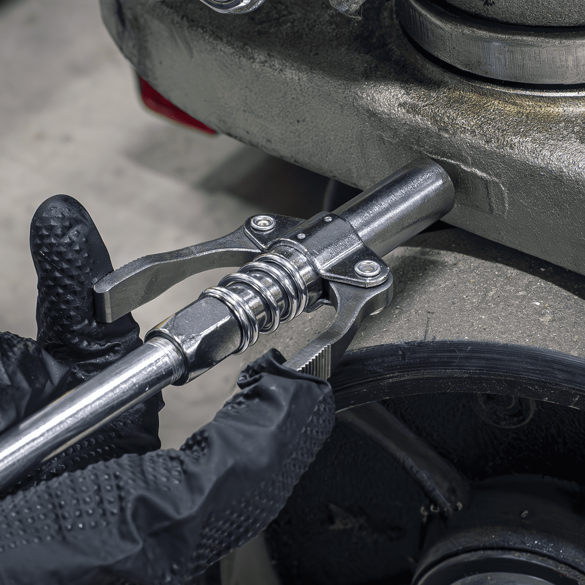 Double Handle Grease Gun Coupler - Image 5