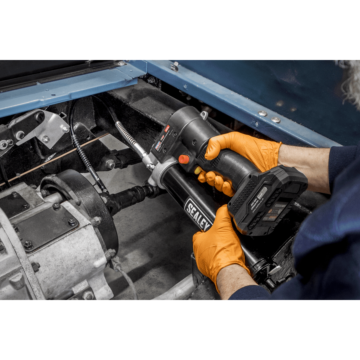 SV20 Series Cordless Grease Gun 20V - Body Only - Image 3