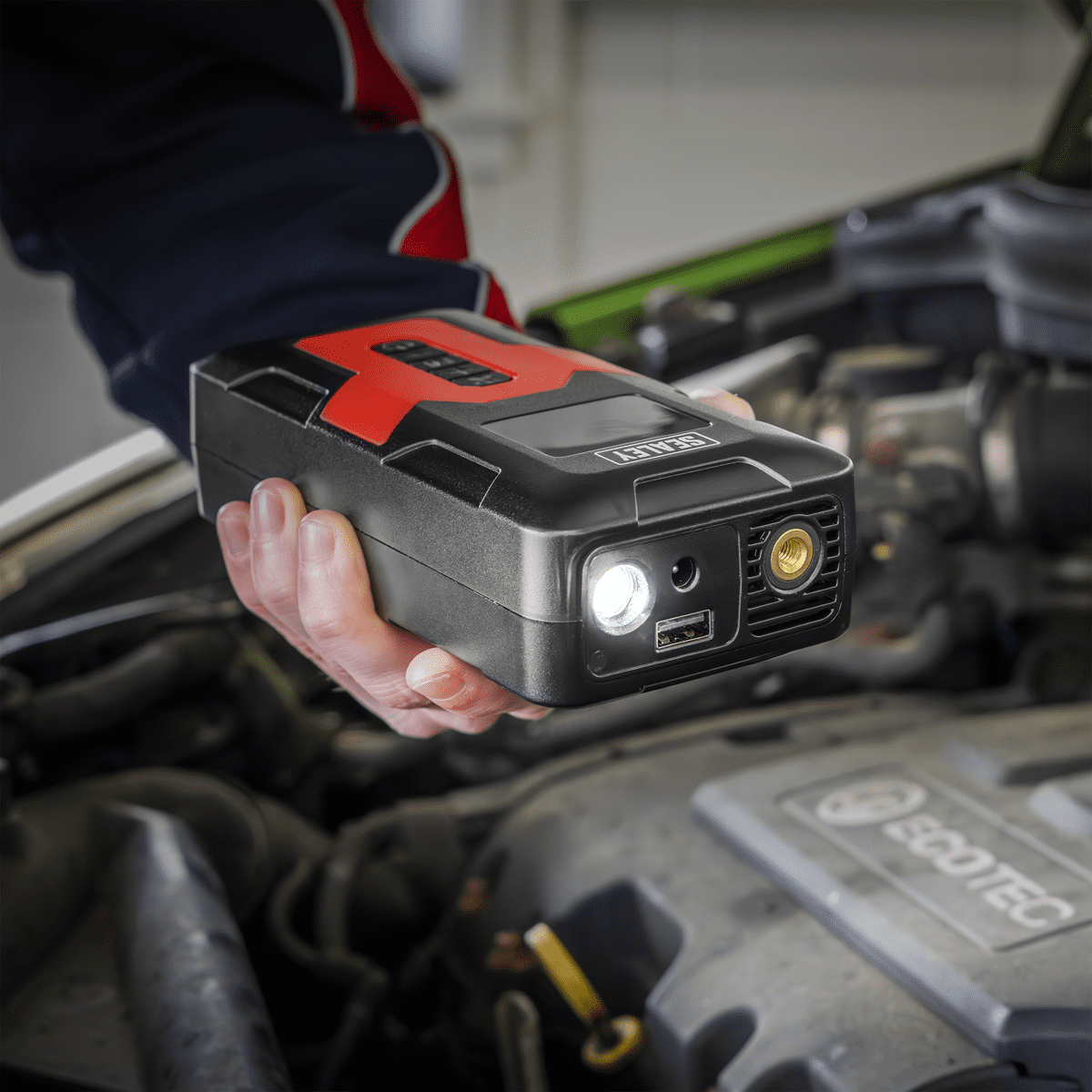 Rechargeable Tyre Inflator & Power Bank with Worklight 12V - Image 14