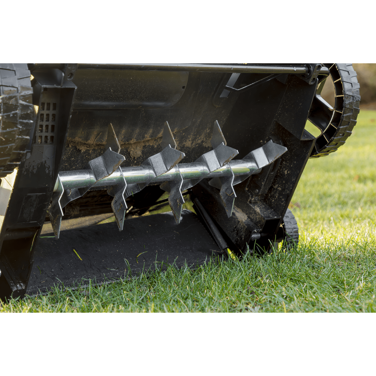 Dellonda 2-in-1 Electric Scarifier & Rake 1500W/230V - Image 10