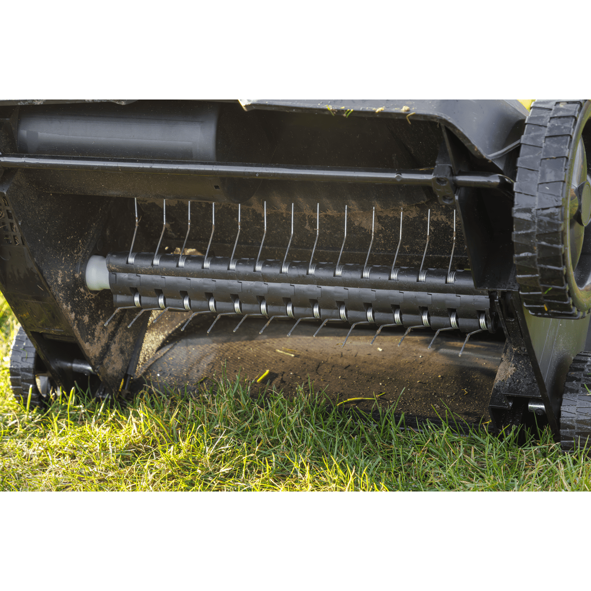 Dellonda 2-in-1 Electric Scarifier & Rake 1500W/230V - Image 13