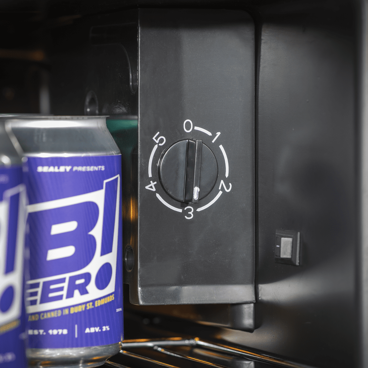 Baridi Undercounter Drinks, Beer & Wine Fridge with Wire Shelves, Internal Light & Security Lock 85L - Stainless Steel - Image 11