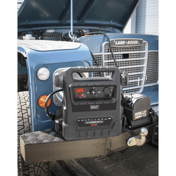 12/24V RoadStart® Emergency Jump Starter 4600 Peak Amps